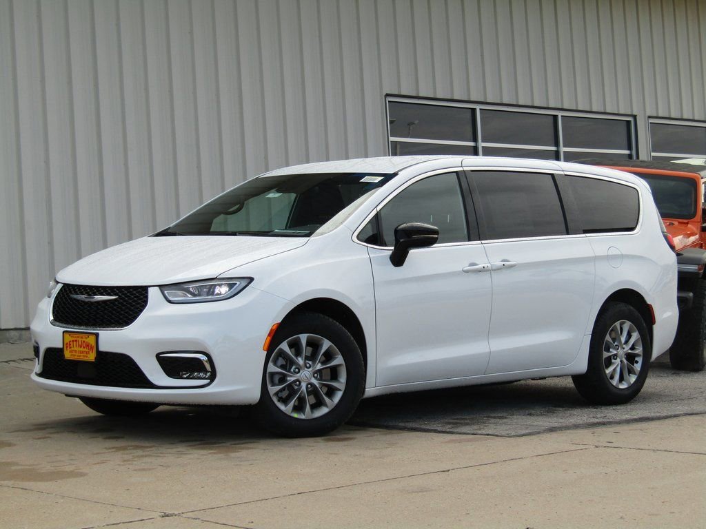 New 2026 Chrysler Pacifica Select image 12