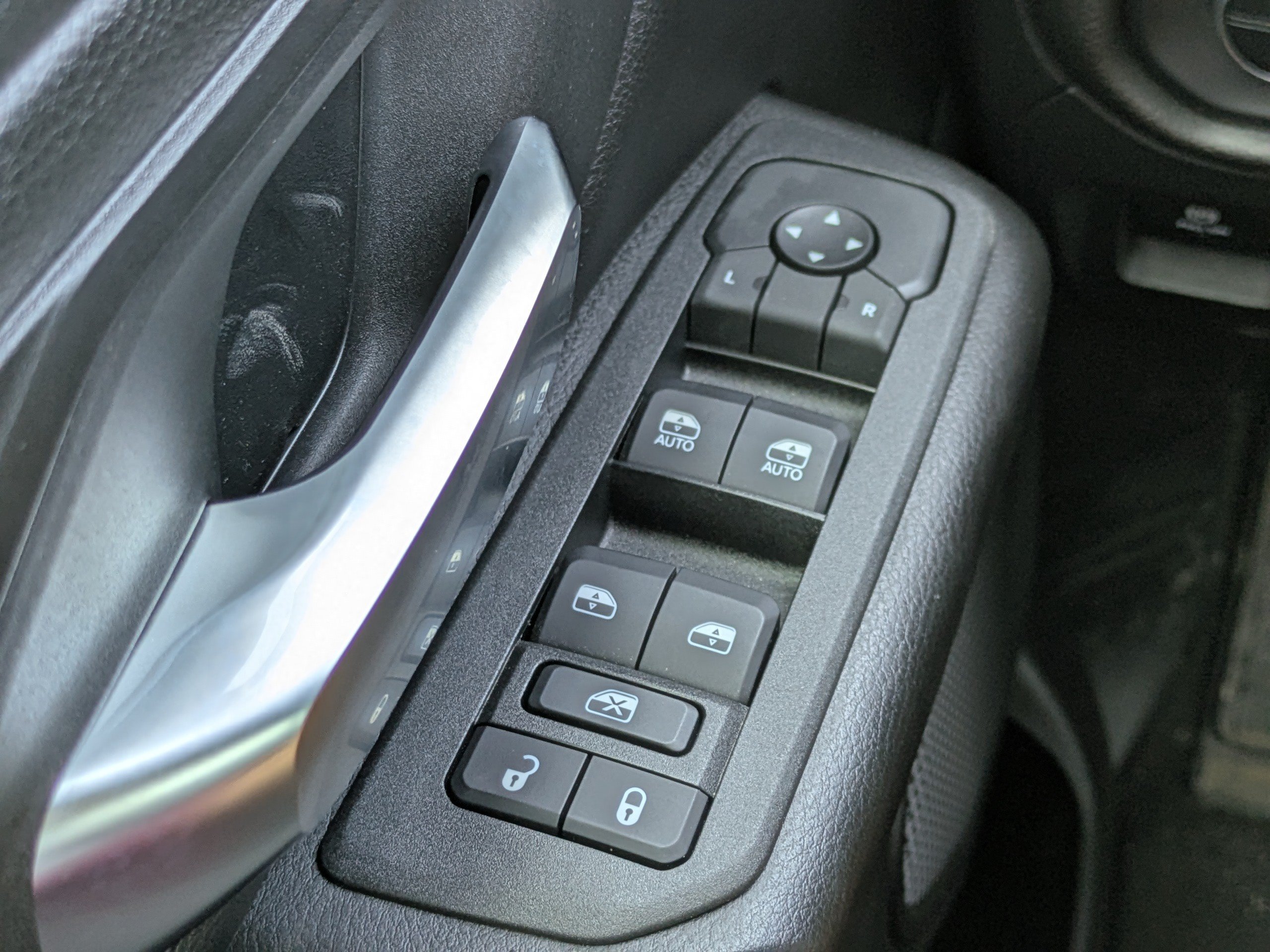 Used 2025 RAM 1500 Warlock AWD/4WD image 19