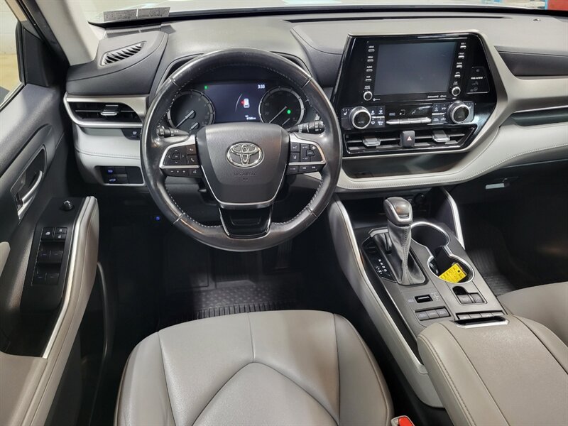 Used 2021 Toyota Highlander XLE AWD/4WD image 26