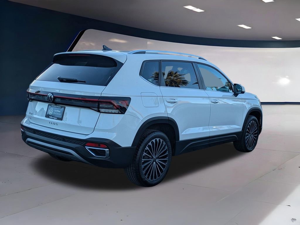 Certified 2025 Volkswagen Taos SE FWD image 3