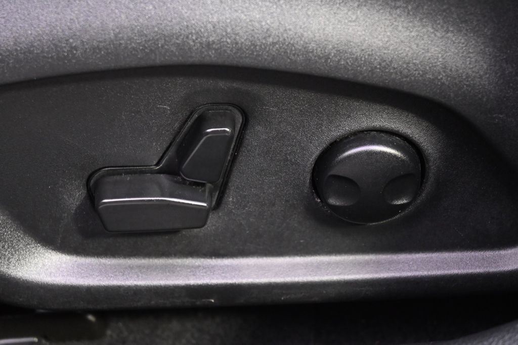 Used 2025 Jeep Compass Latitude w/ Sun & Sound Group AWD/4WD image 12