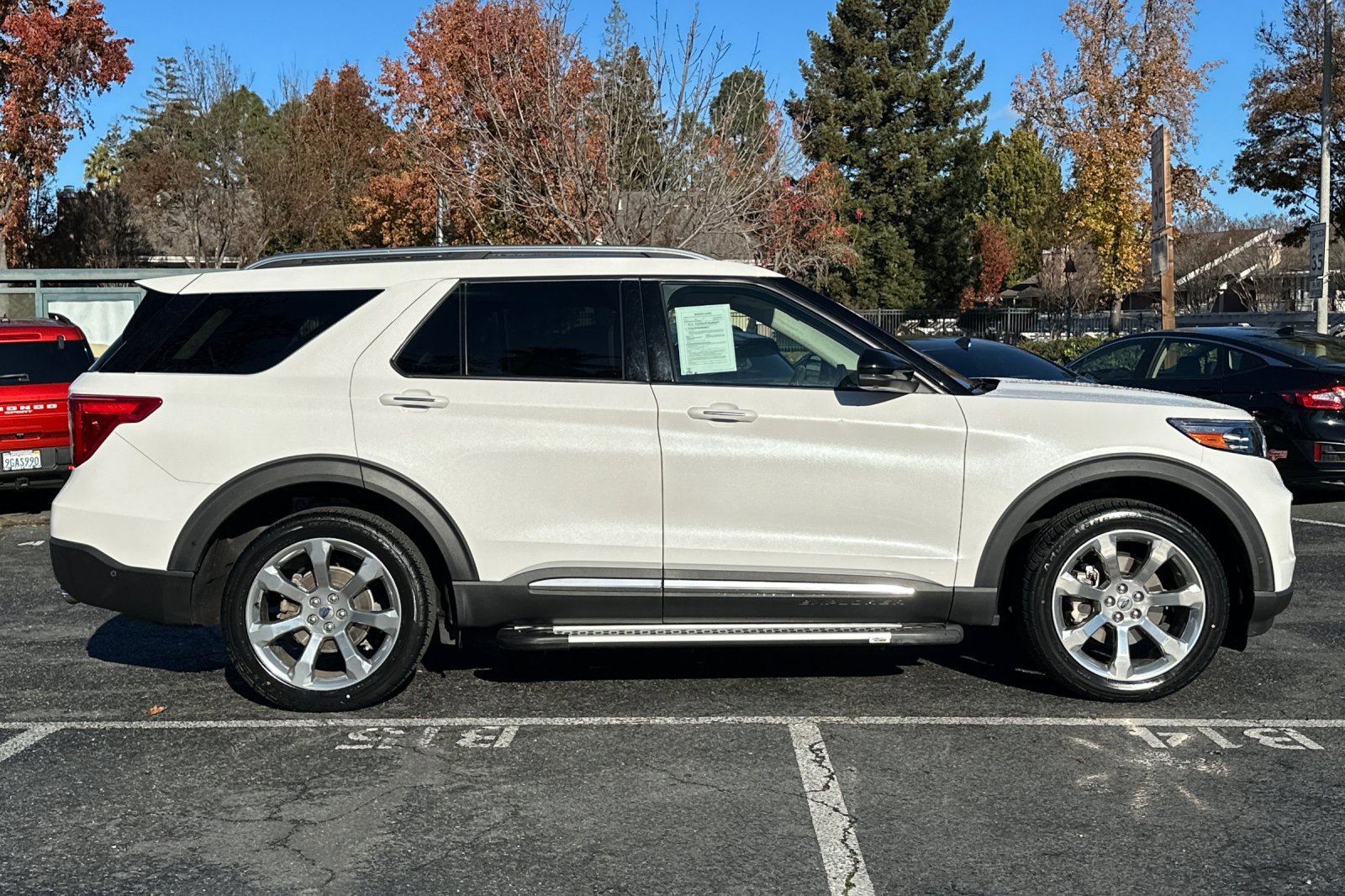 Certified 2020 Ford Explorer Platinum w/ Premium Technology Package image 3