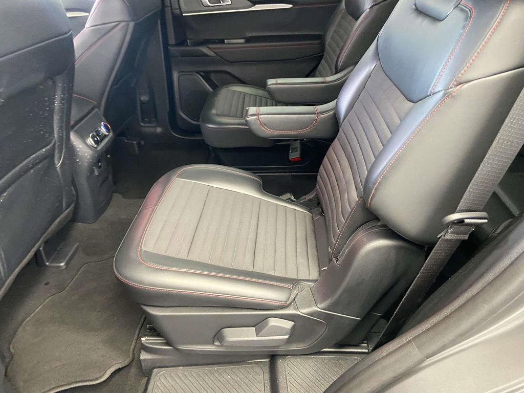 Used 2025 Ford Explorer ST-Line image 15