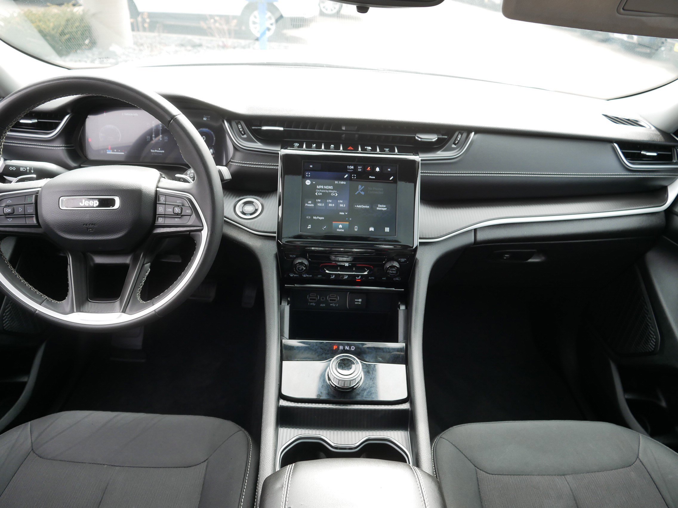 Used 2023 Jeep Grand Cherokee Laredo image 10