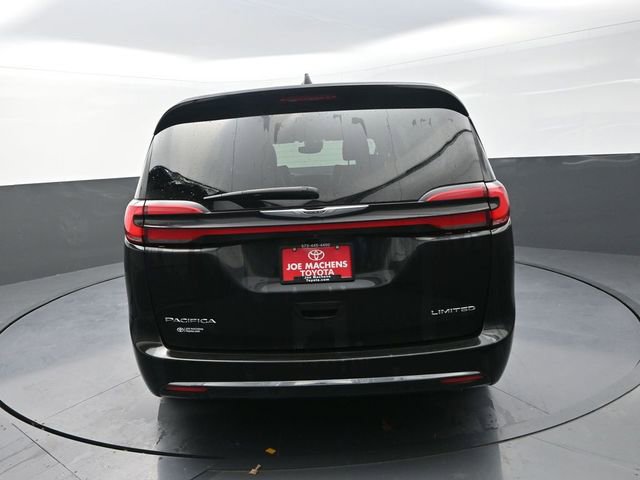 Used 2024 Chrysler Pacifica Limited image 7