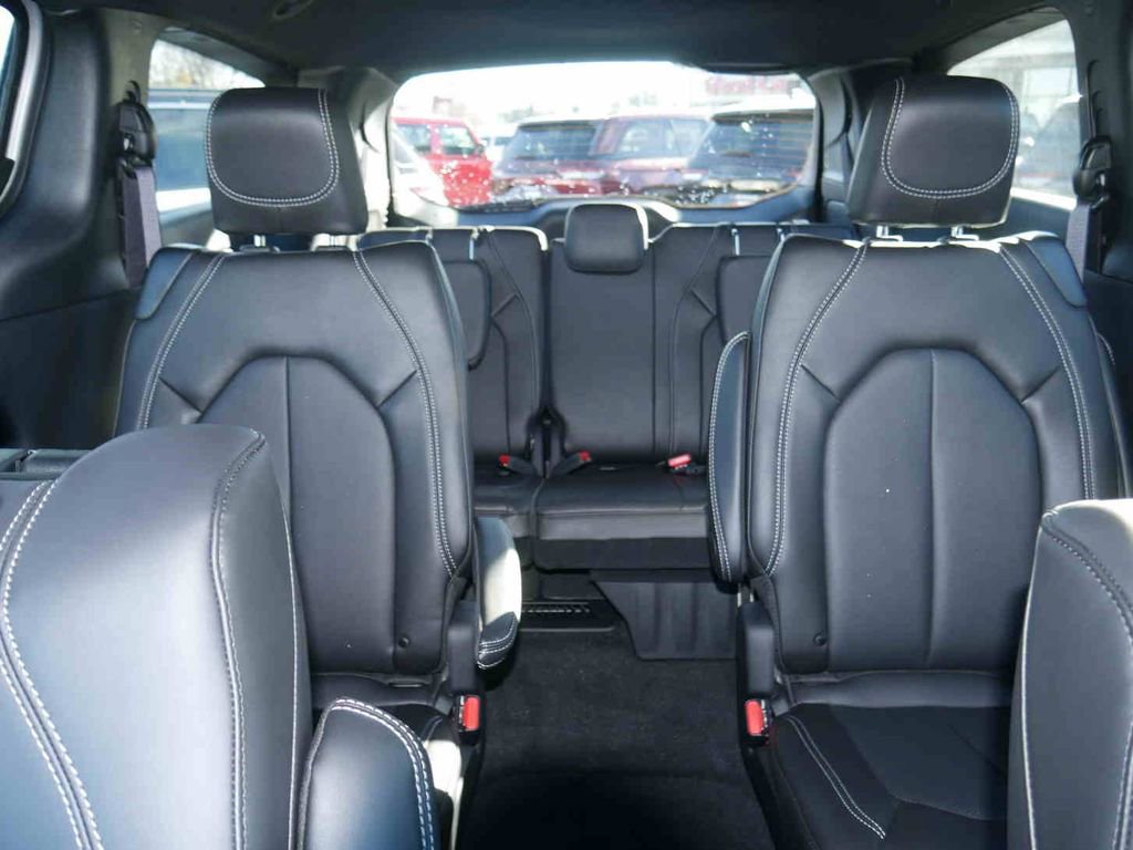 New 2026 Chrysler Pacifica Select image 35