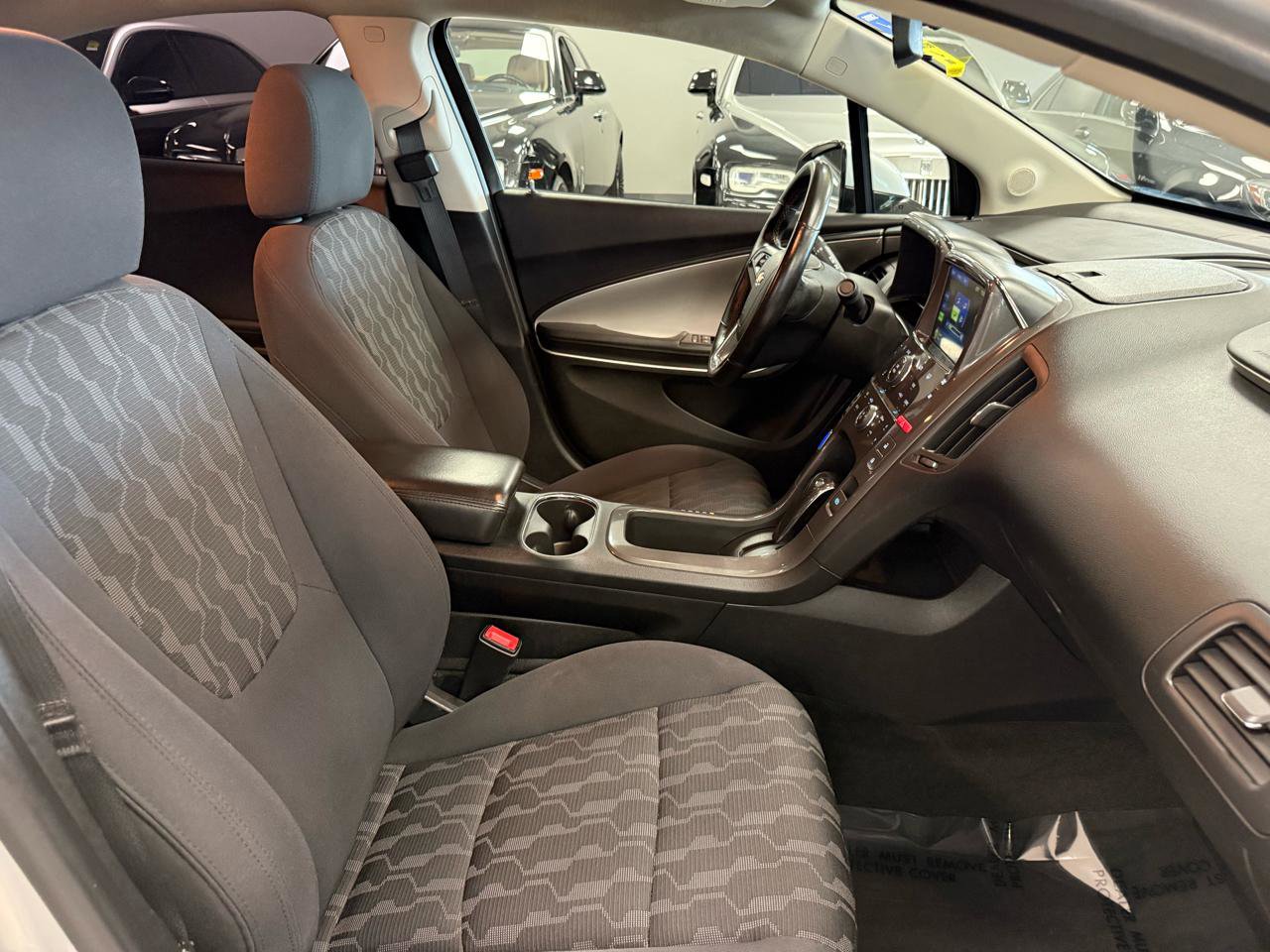 Used 2014 Chevrolet Volt FWD image 16