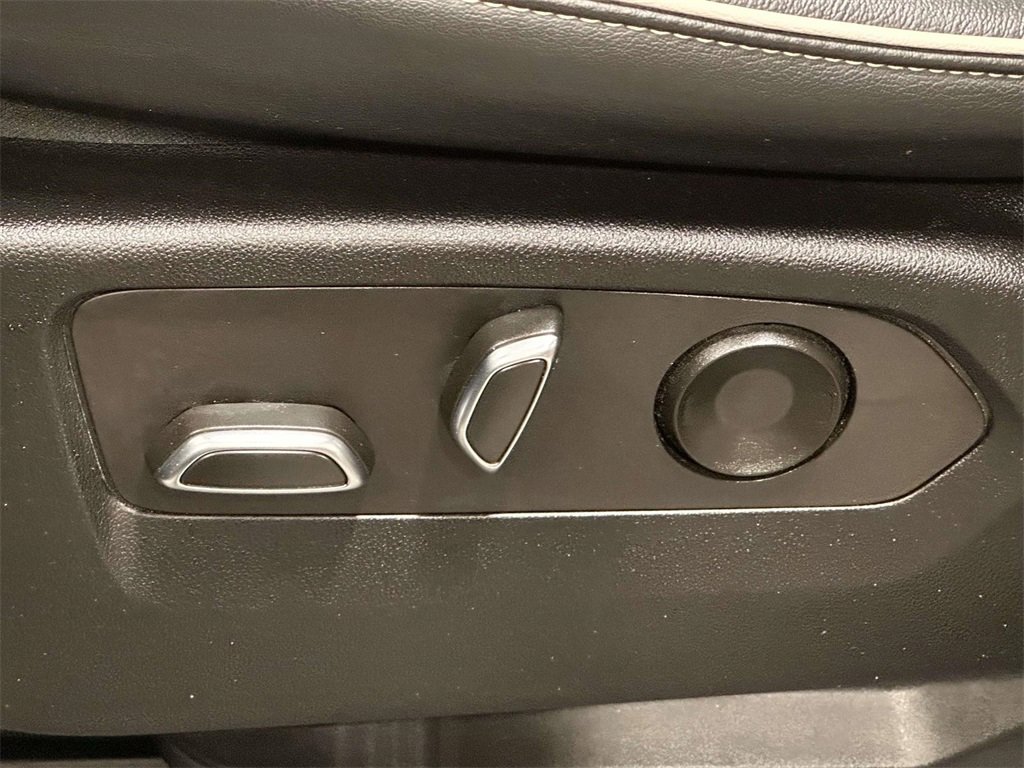 Used 2023 Cadillac Escalade Premium Luxury image 15