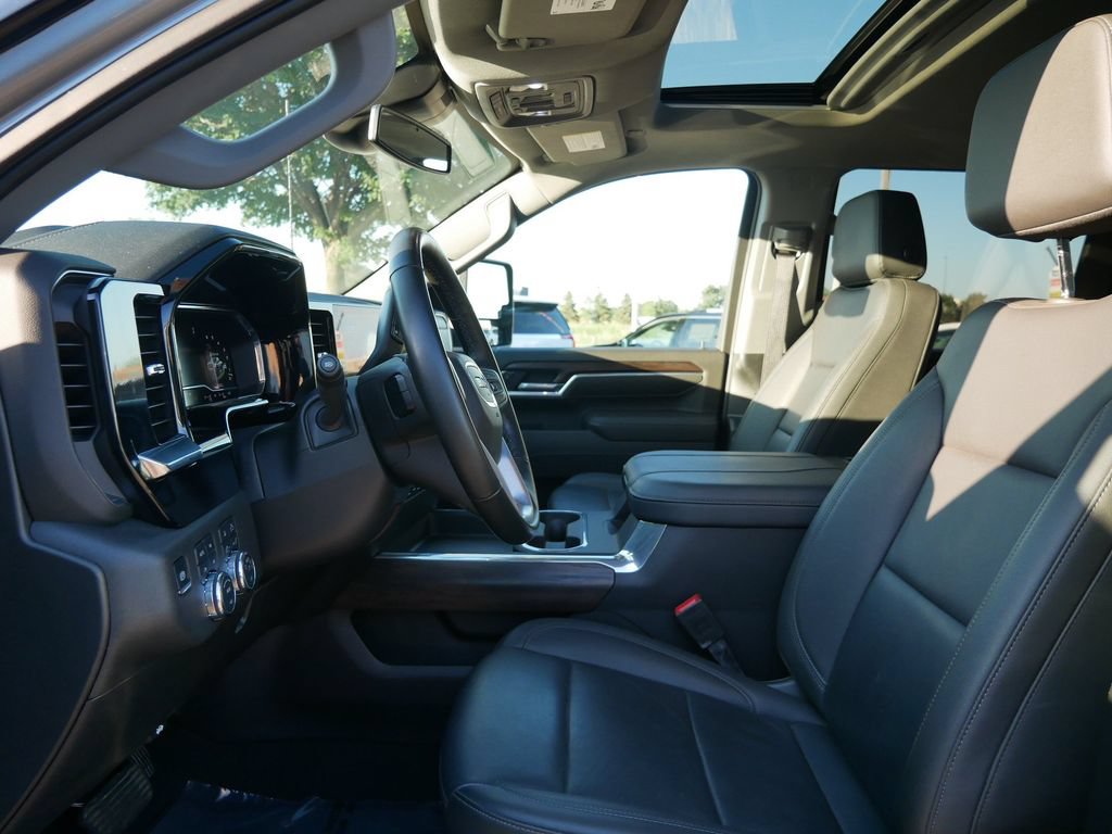 Used 2025 GMC Sierra 3500 SLT w/ SLT Premium Package AWD/4WD image 9