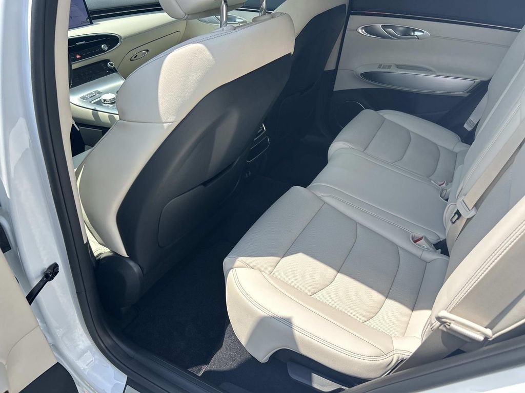 New 2027 Genesis GV70 2.5T Select AWD/4WD image 18