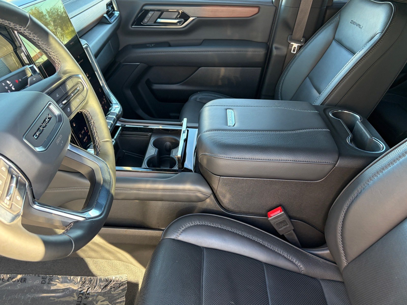 Used 2025 GMC Yukon XL Denali AWD/4WD image 16