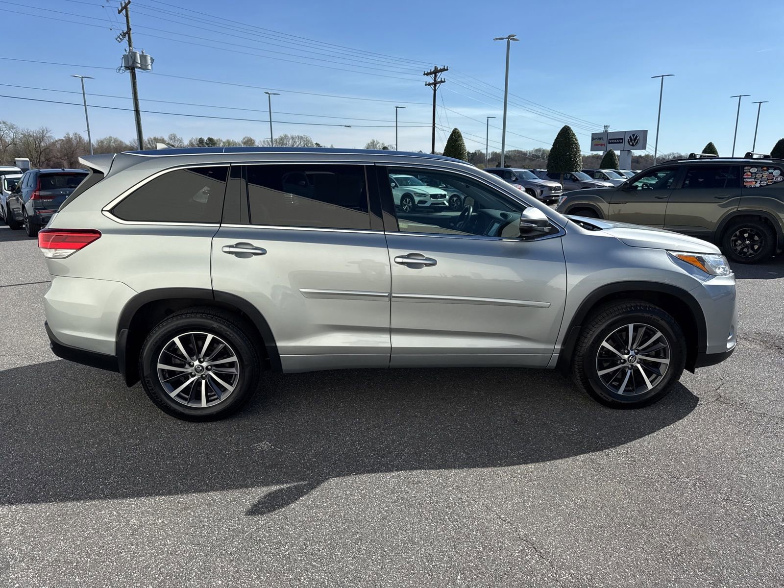 Used 2017 Toyota Highlander XLE image 8