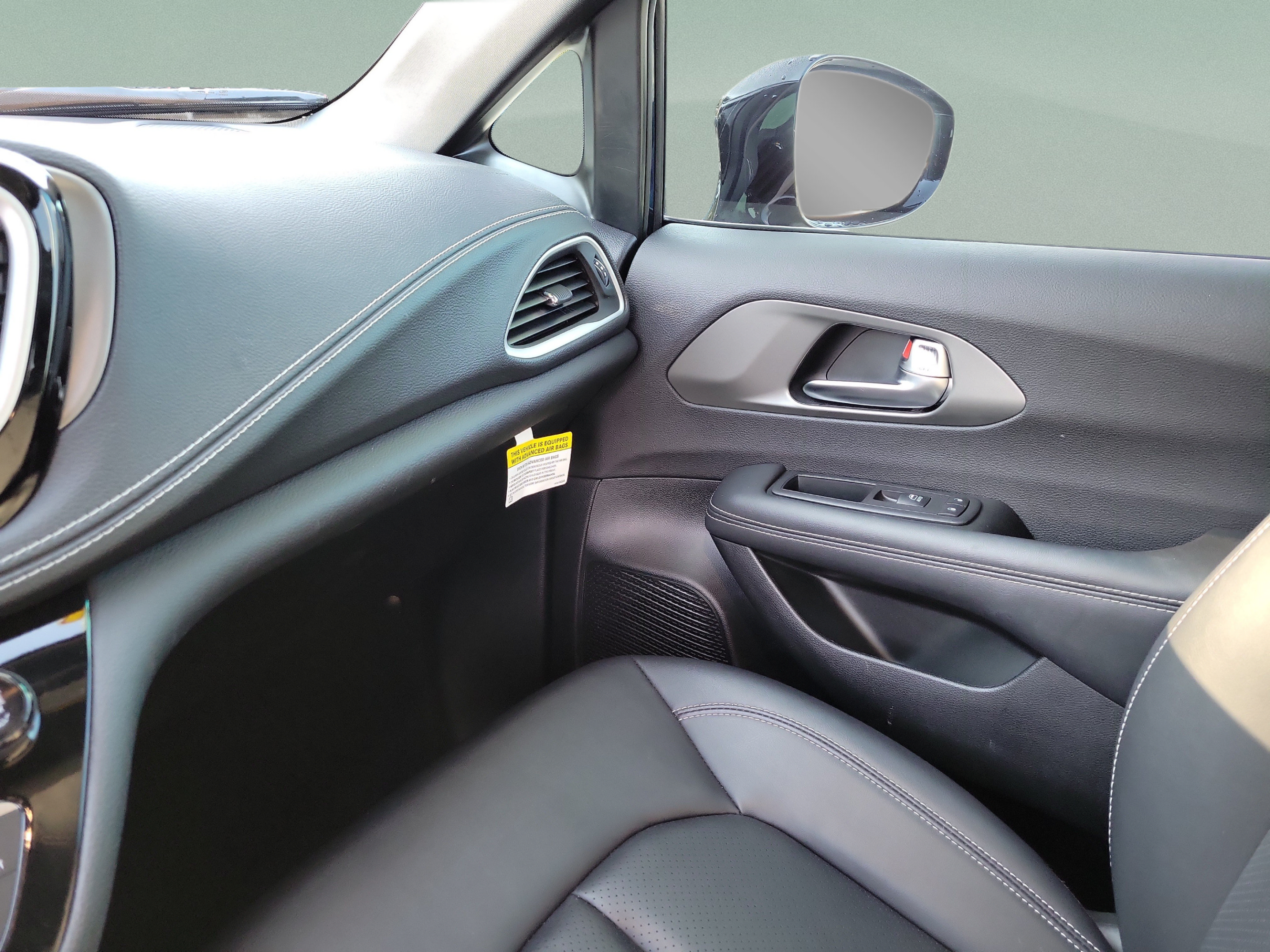 Used 2025 Chrysler Pacifica Select FWD image 24