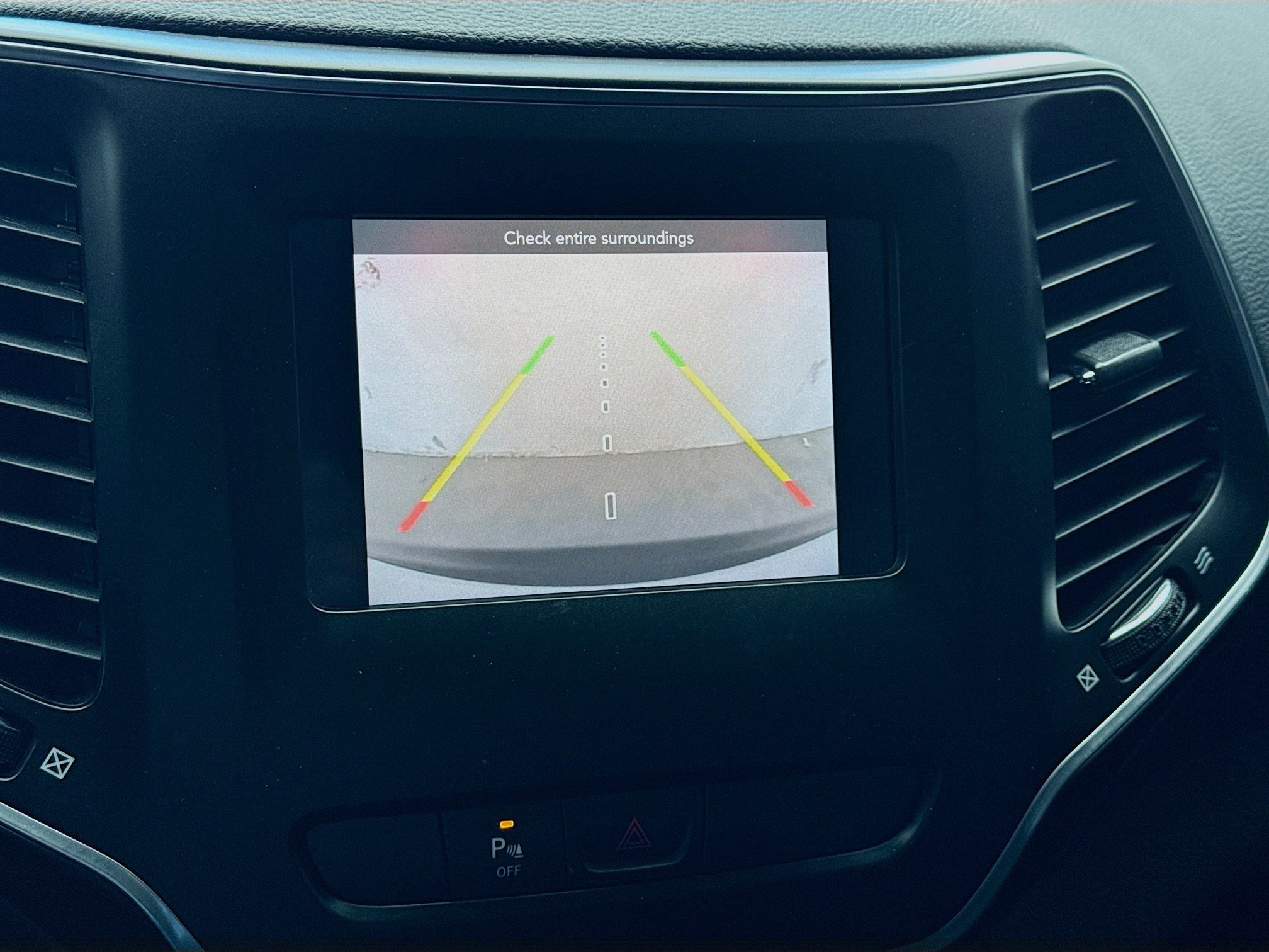 Used 2019 Jeep Cherokee Latitude Plus FWD image 10