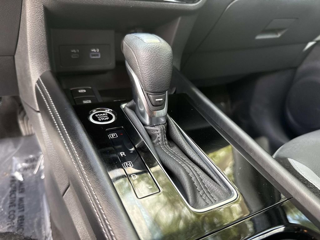 Used 2023 Nissan Kicks SR w/ SR Premium Package FWD image 30