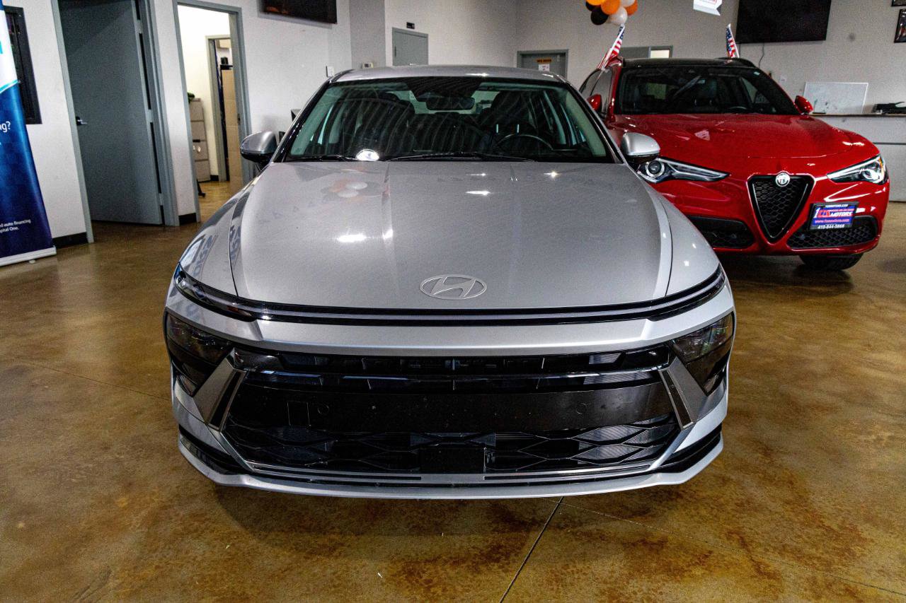 Used 2024 Hyundai Sonata SEL FWD image 2