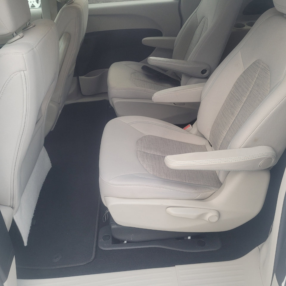 Used 2018 Chrysler Pacifica Touring Plus image 29