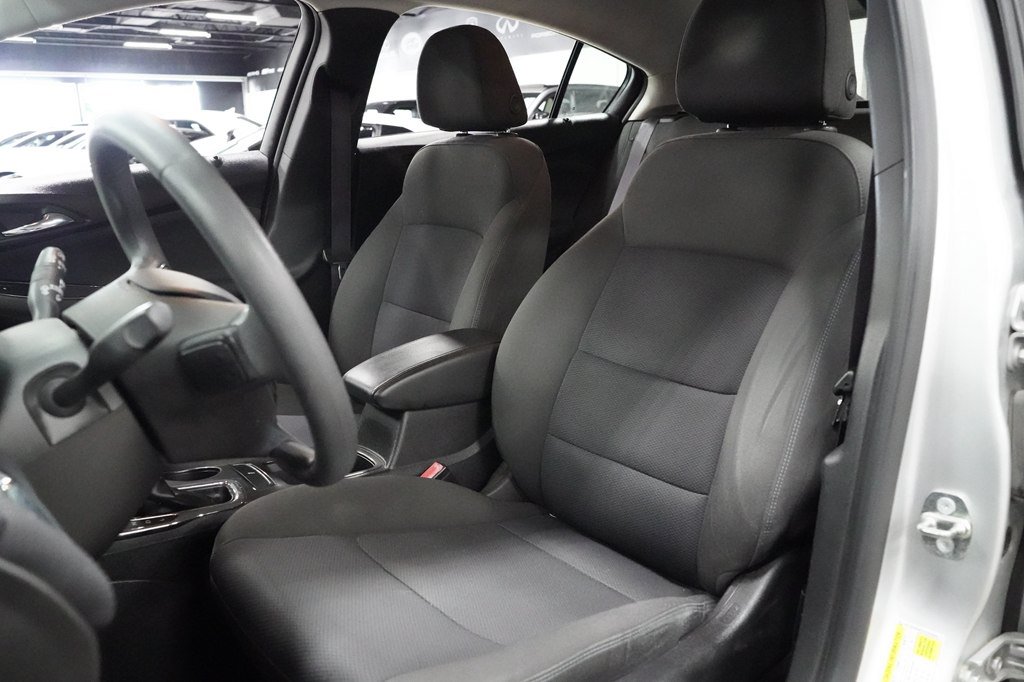 Used 2017 Chevrolet Cruze LT w/ Convenience Package FWD image 12