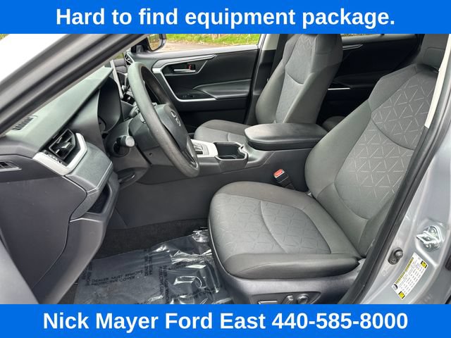 Used 2025 Toyota RAV4 XLE AWD/4WD image 28