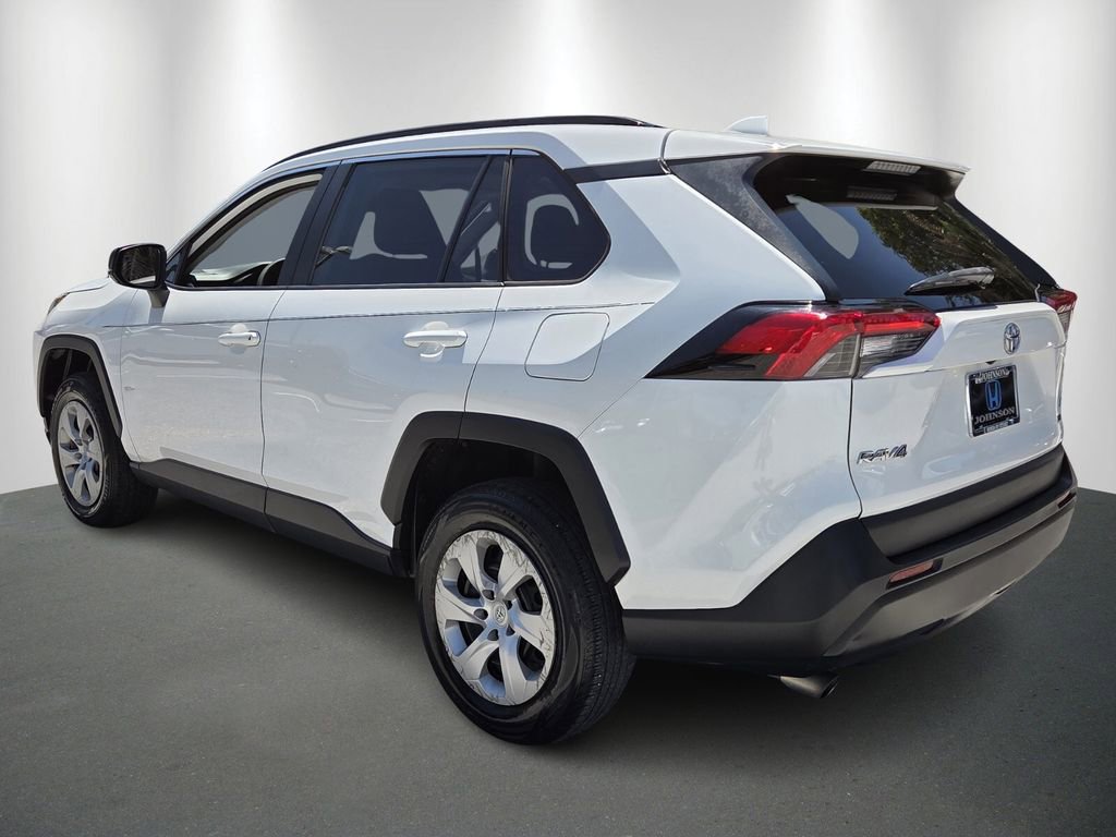 Used 2019 Toyota RAV4 LE FWD image 5