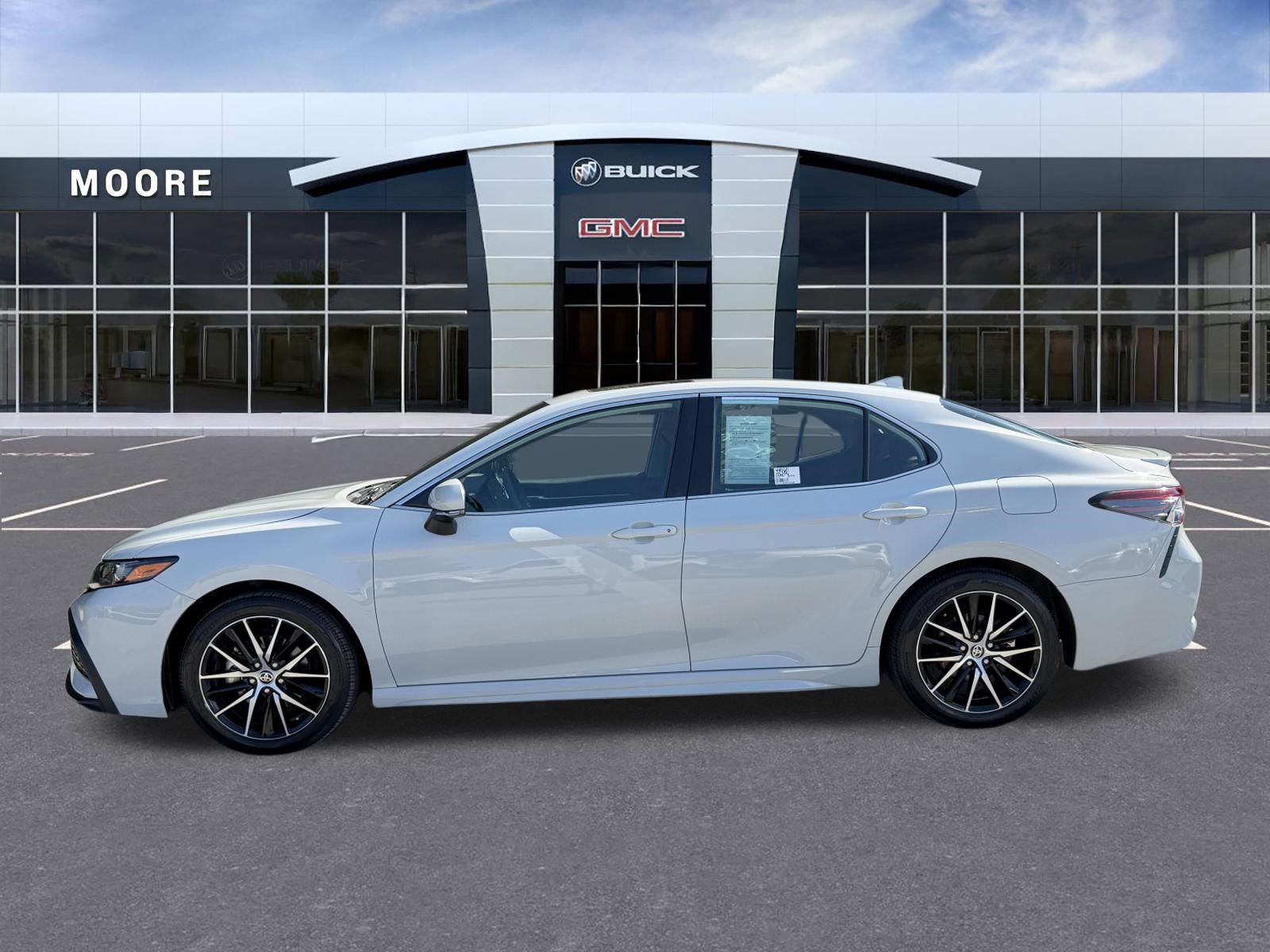 Used 2024 Toyota Camry SE w/ Convenience Package FWD image 6