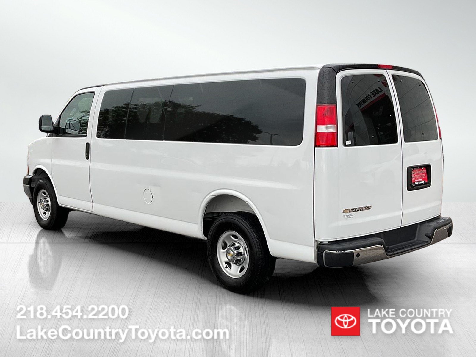 Used 2025 Chevrolet Express 3500 LT w/ LT Preferred Equipment Group RWD image 3