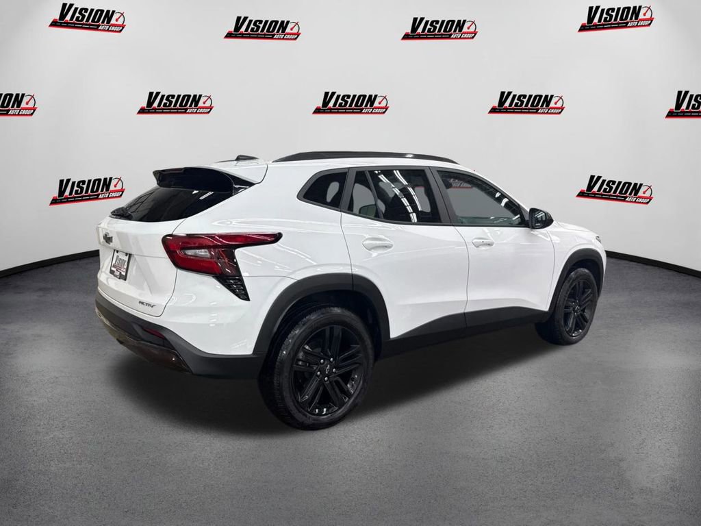 Used 2024 Chevrolet Trax ACTIV w/ Sunroof Package image 5