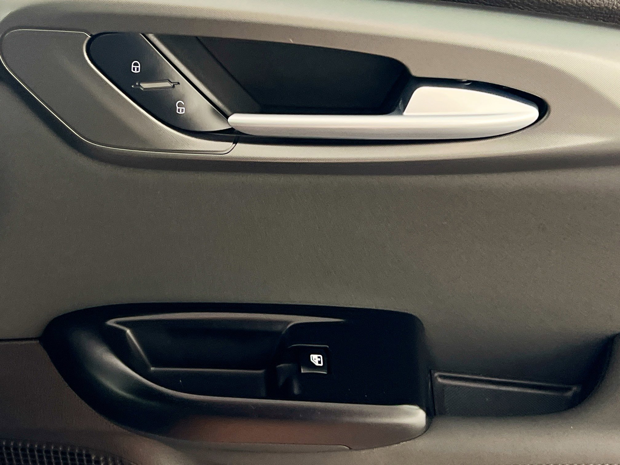 Used 2024 Alfa Romeo Tonale Veloce w/ Premium Interior Package image 32