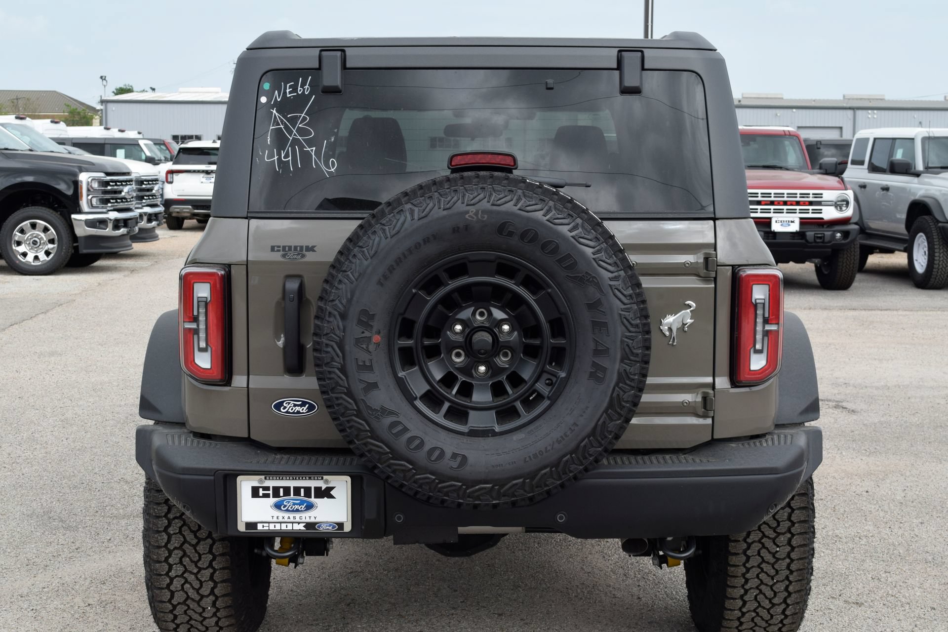 New 2026 Ford Bronco Badlands AWD/4WD image 5