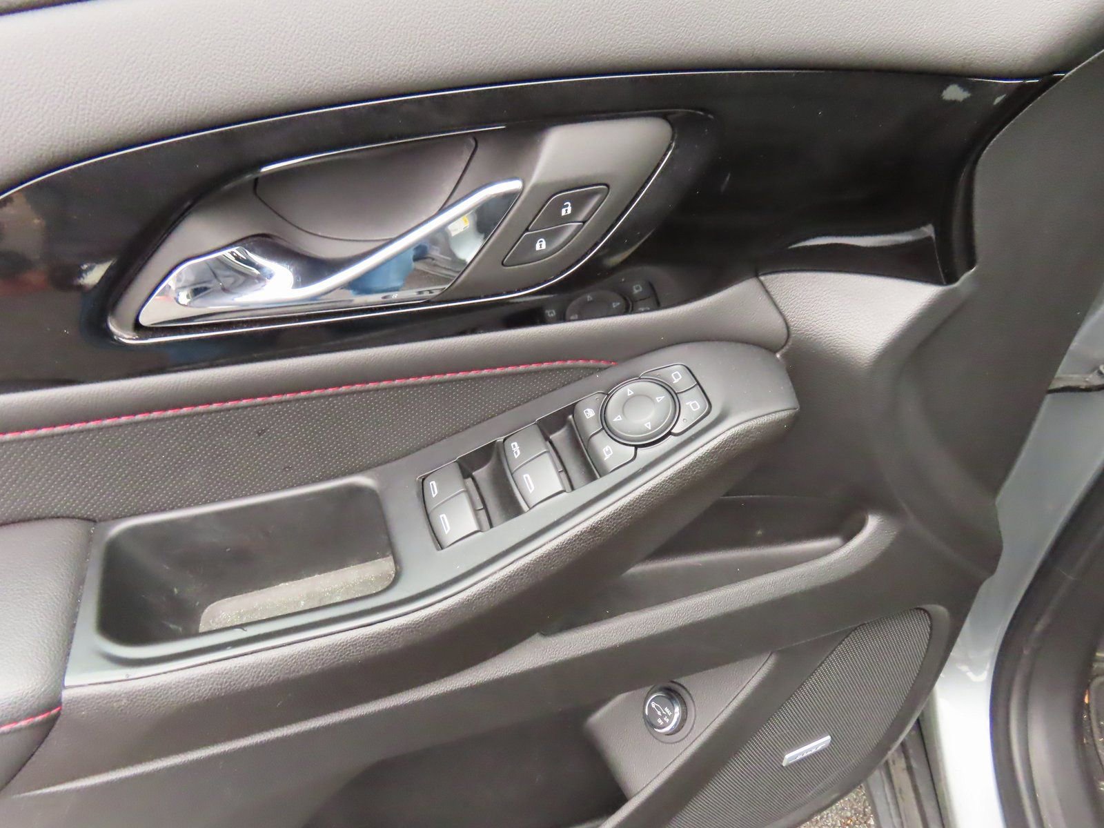 Used 2023 Chevrolet Traverse RS image 10