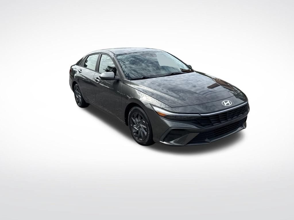 Used 2024 Hyundai Elantra SEL FWD image 8