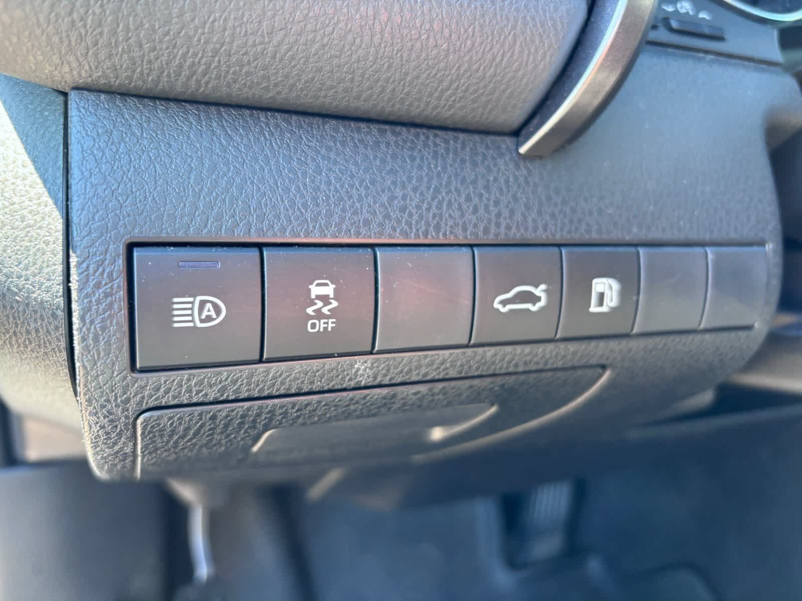 Used 2018 Toyota Camry XSE FWD image 12