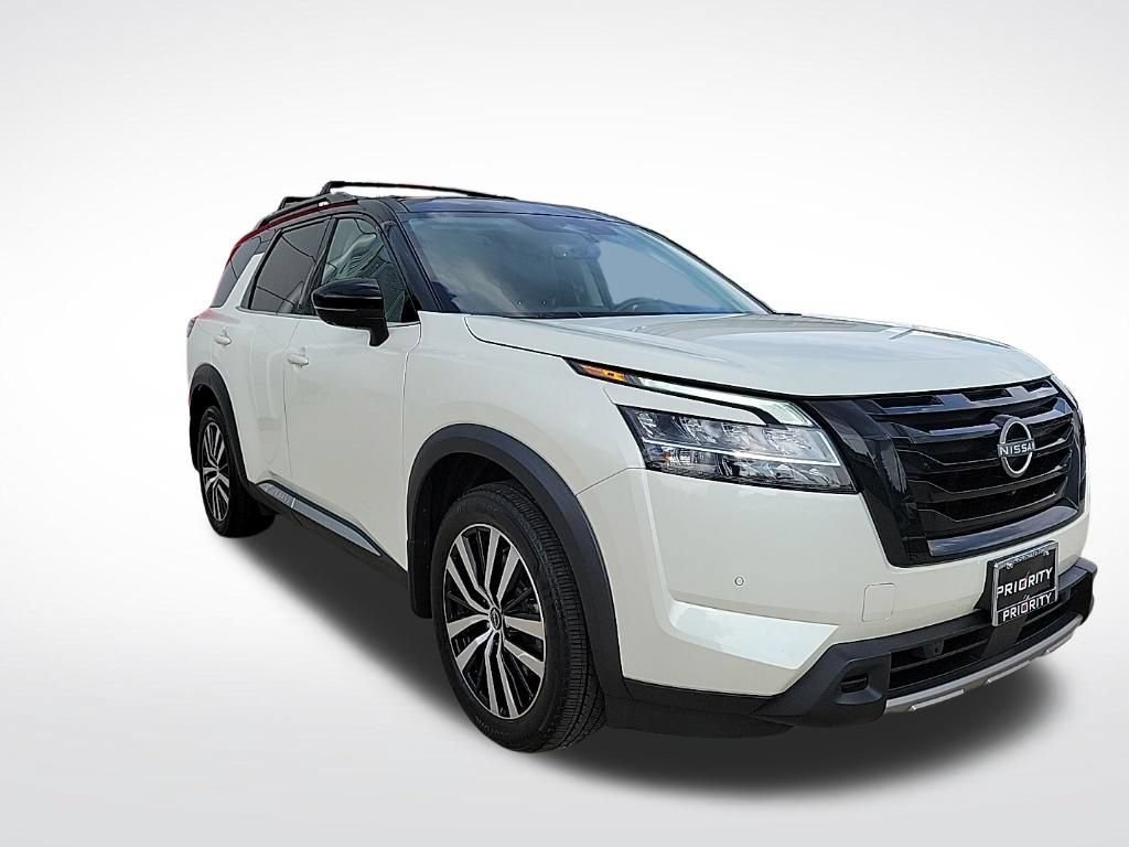 Used 2023 Nissan Pathfinder Platinum AWD/4WD image 6