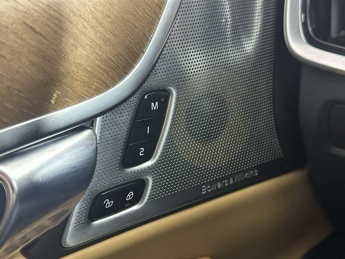 Used 2017 Volvo S90 T6 Inscription w/ Vision Package image 46