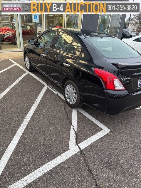 Used 2016 Nissan Versa SV image 2
