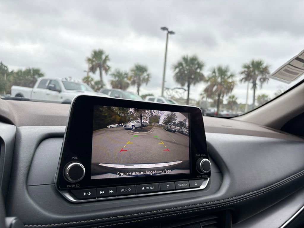 Used 2023 Nissan Rogue SV image 15