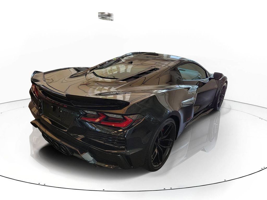 Used 2025 Chevrolet Corvette Z06 RWD image 4