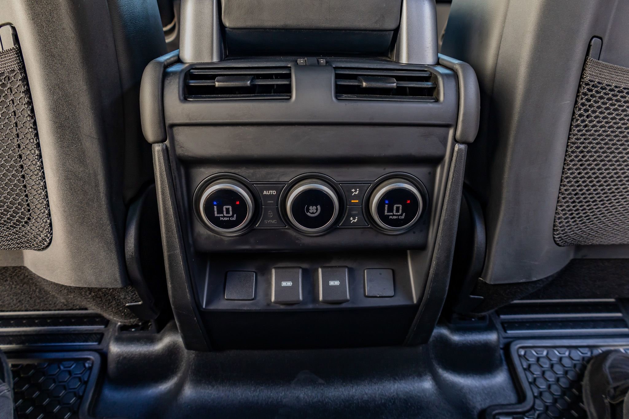 Used 2023 Land Rover Defender 110 V8 image 31