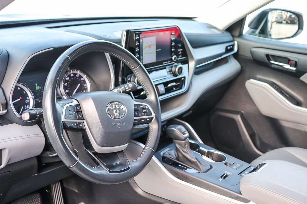 Used 2022 Toyota Highlander XLE FWD image 24