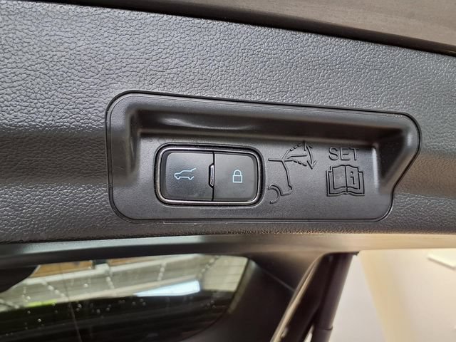 Used 2023 Ford Explorer Limited w/ Limited Technology Package RWD image 25