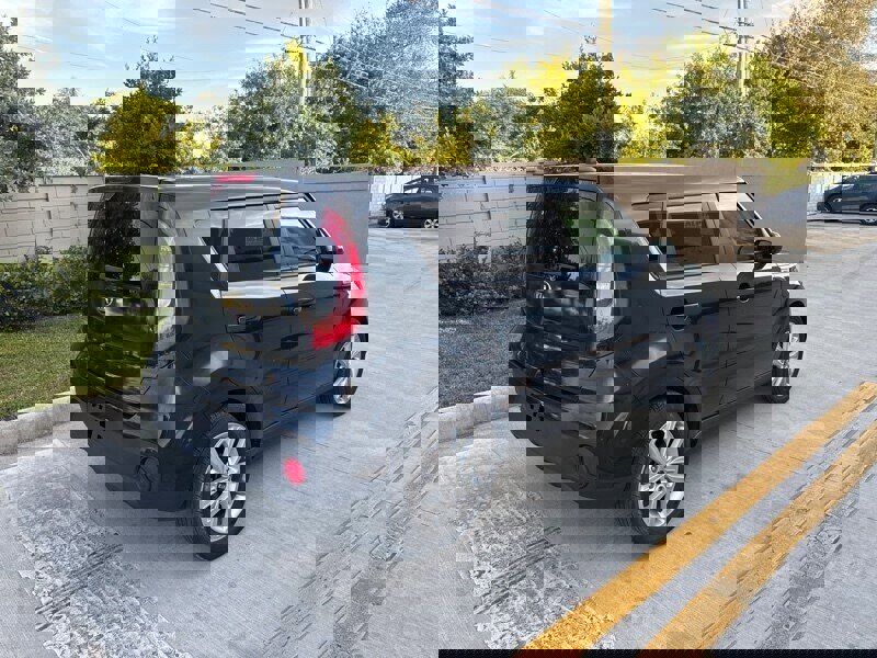 Used 2019 Kia Soul + image 5