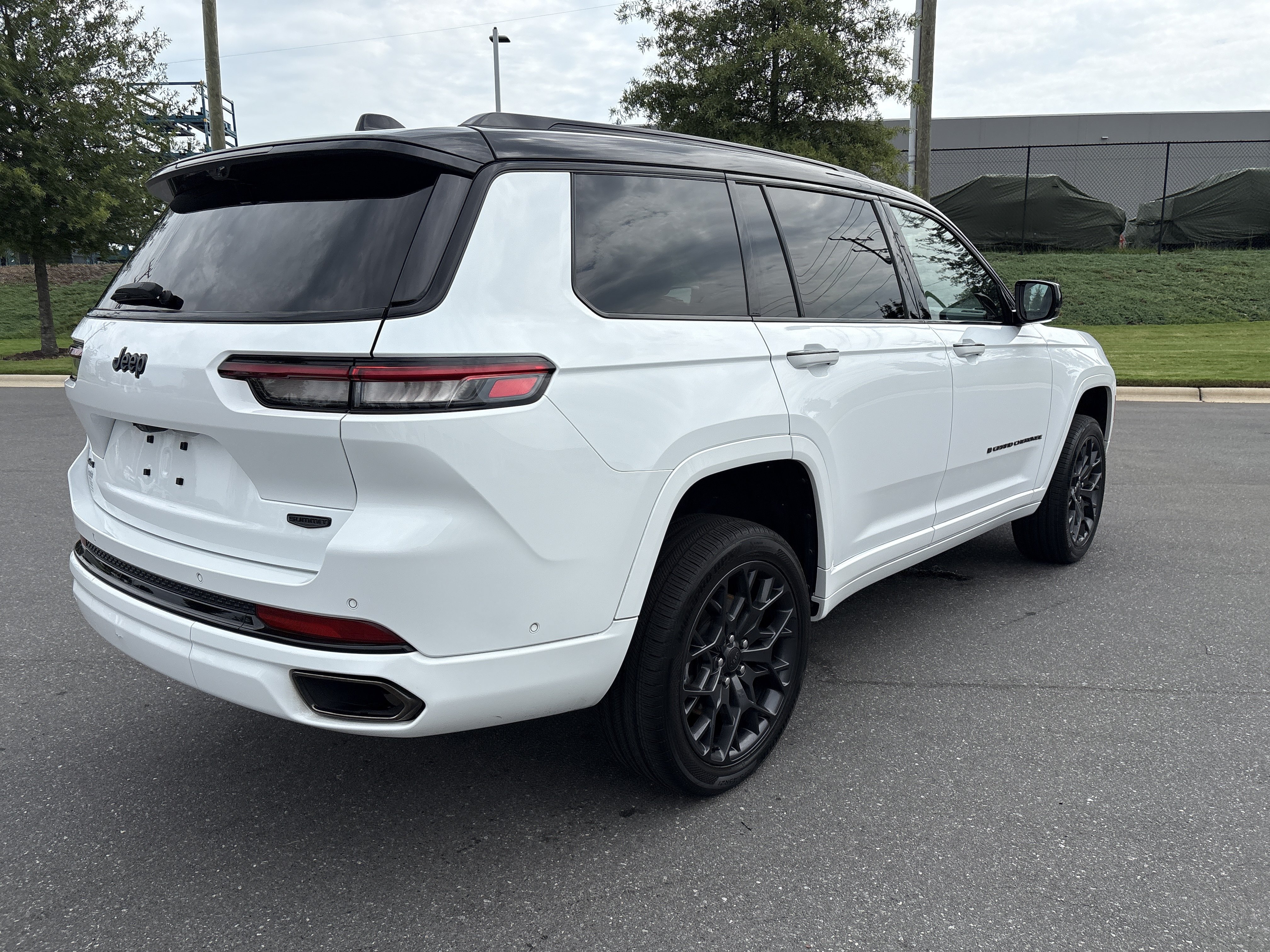 Used 2025 Jeep Grand Cherokee L Summit AWD/4WD image 9