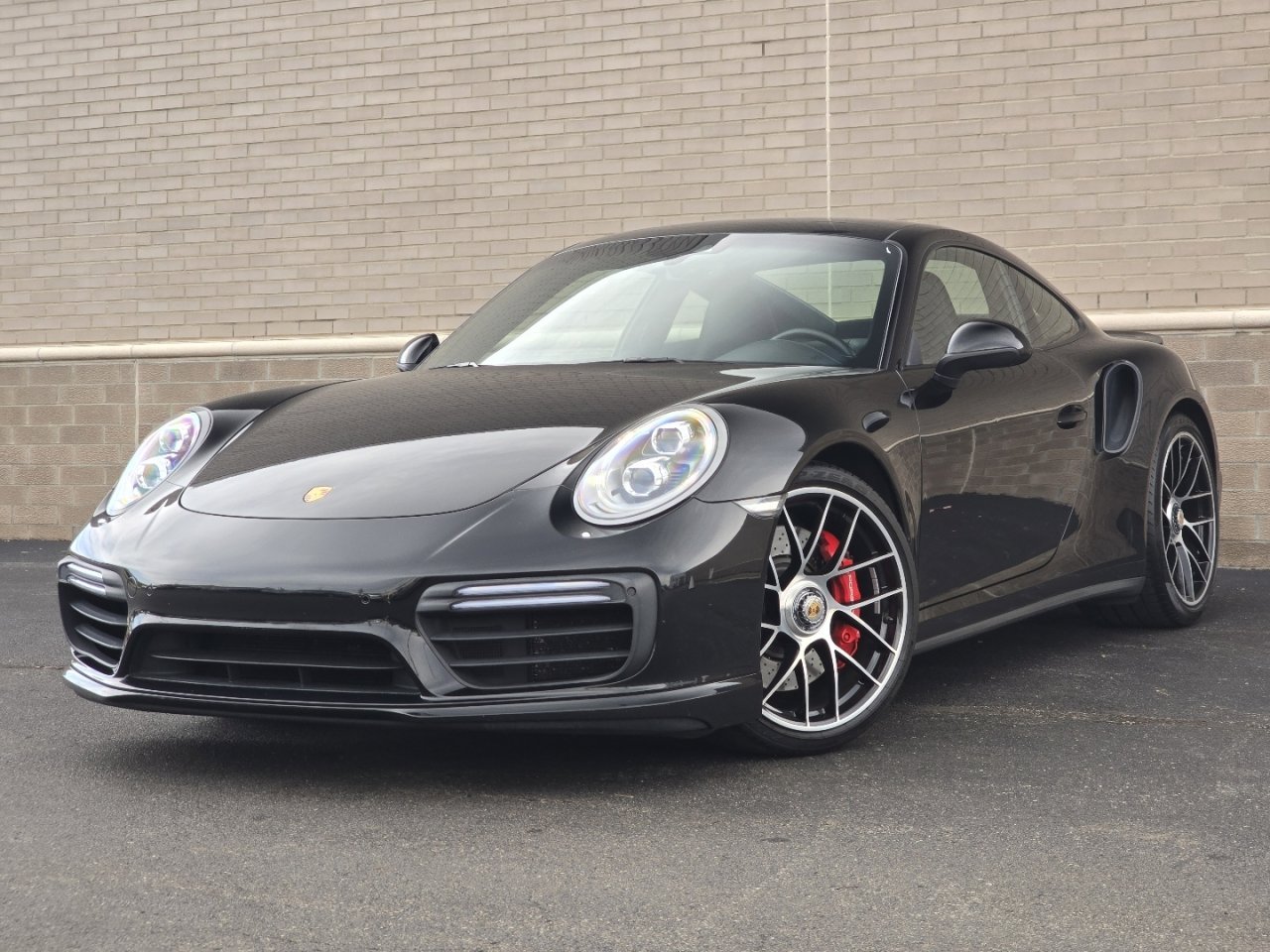 Used 2017 Porsche 911 Turbo image 1