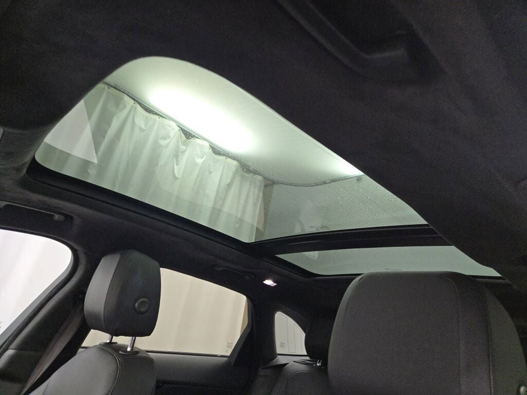 Used 2019 Jaguar F-PACE Premium image 30