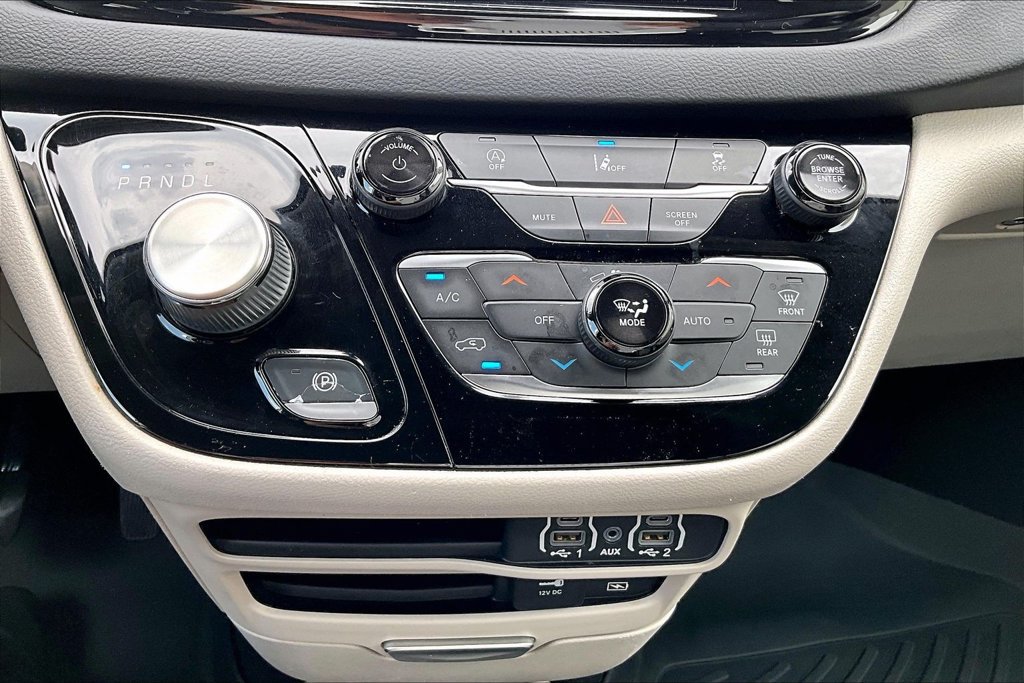 Used 2022 Chrysler Pacifica Touring-L FWD image 16