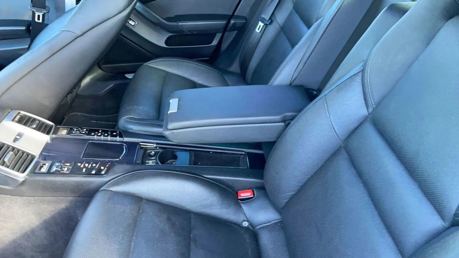 Used 2015 Porsche Panamera S RWD image 39
