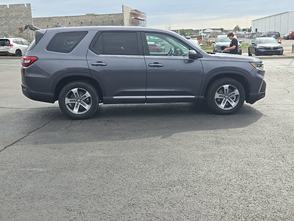 Used 2025 Honda Pilot EX-L image 9
