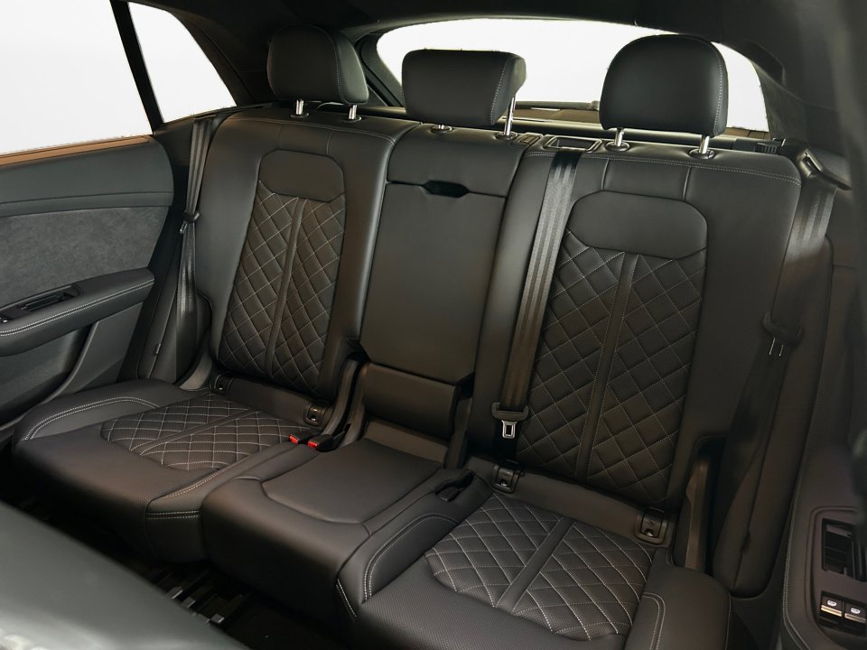 New 2026 Audi SQ8 Prestige image 12