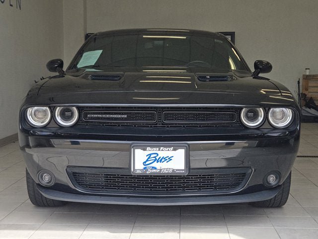 Used 2018 Dodge Challenger SXT w/ Blacktop Package RWD image 2
