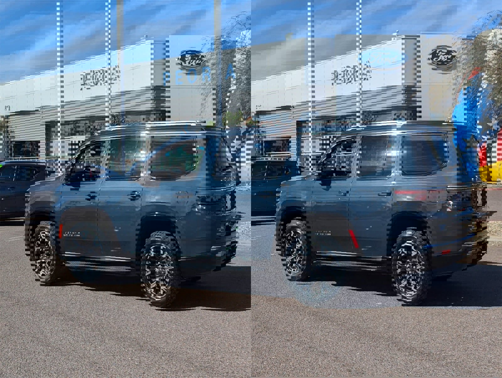 Used 2023 Jeep Wagoneer Series III w/ Preferred Equipment Group image 4